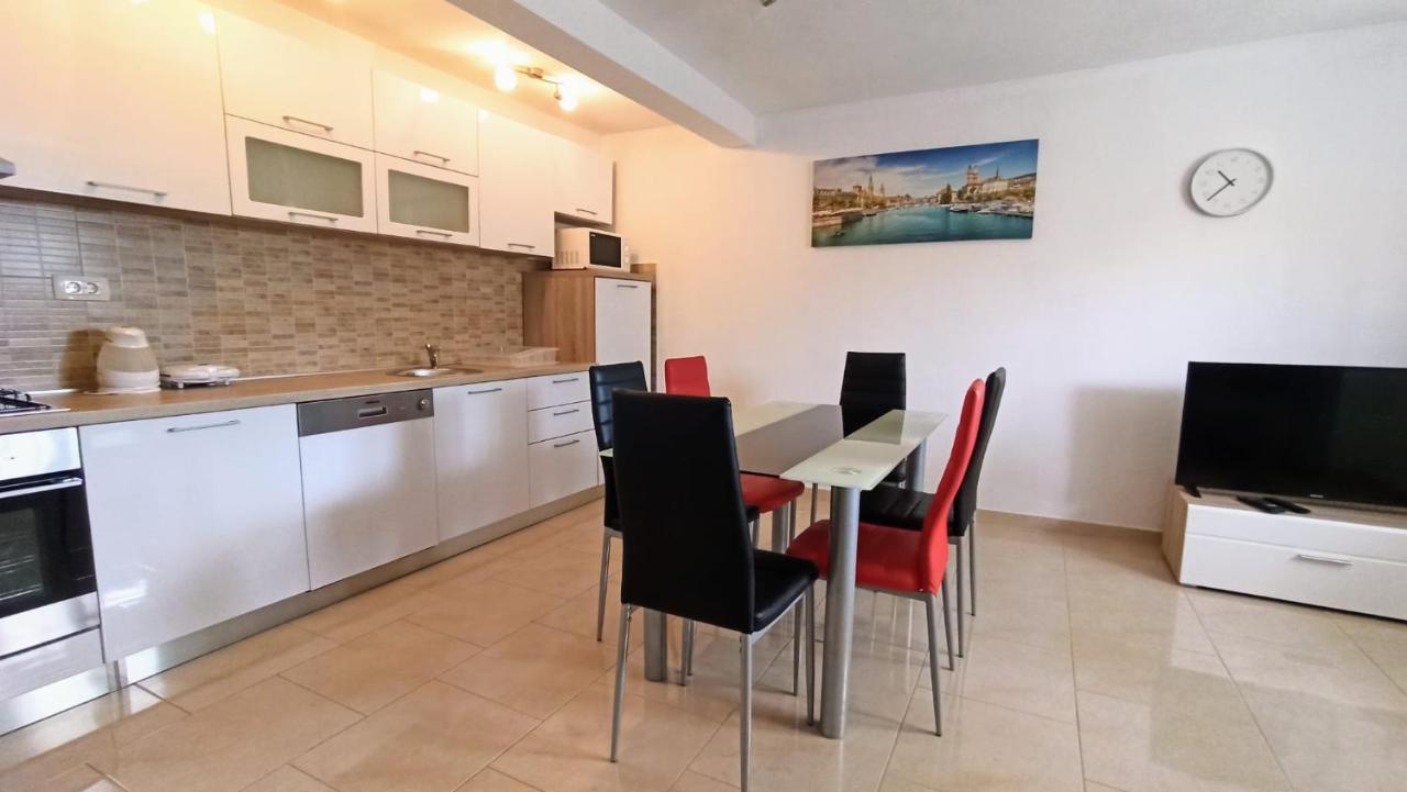 Holiday Apartments Maslina Paho Babino Polje Kültér fotó