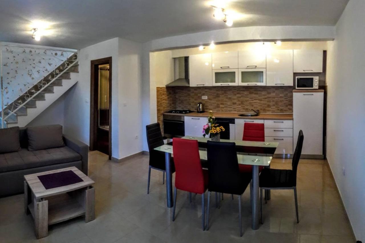 Holiday Apartments Maslina Paho Babino Polje Kültér fotó