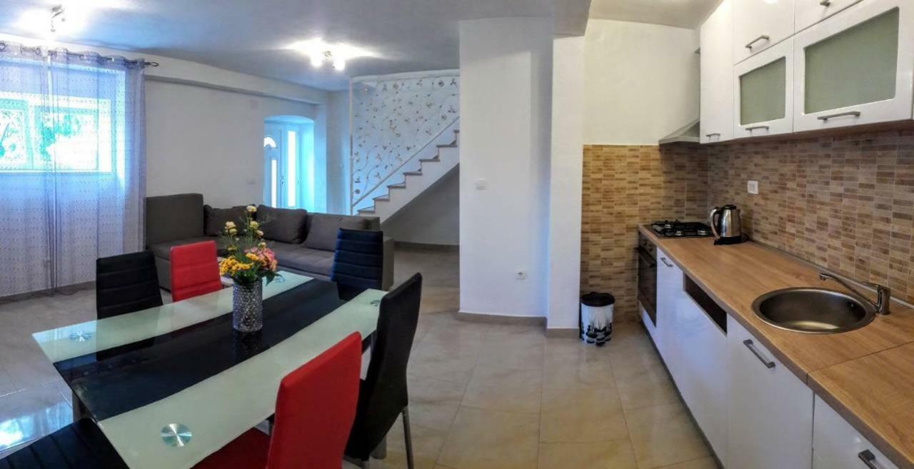 Holiday Apartments Maslina Paho Babino Polje Kültér fotó